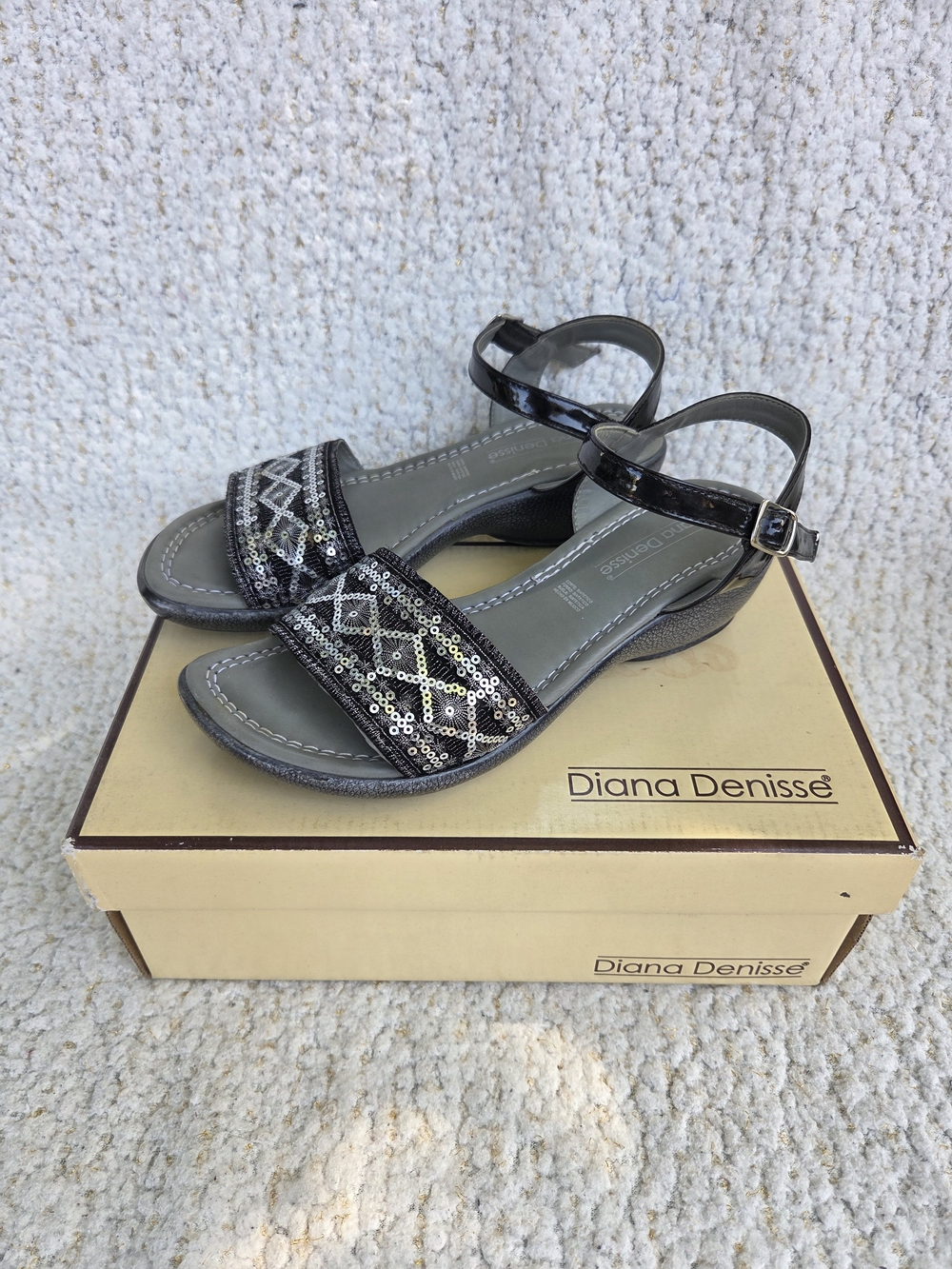 Diana Denisset Black/Silver buckled Sandals US 5.5